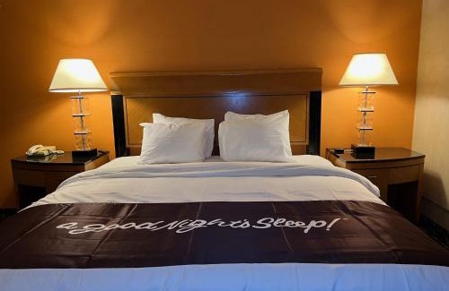 Windsor Locks Hotel | Bradley Inn