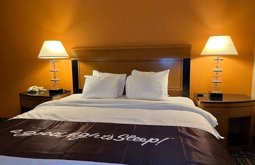 Windsor Locks Hotel | Bradley Inn