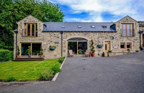 Fenay Bridge House | Bradley Manor, Cosy Retreat For Families & Friends