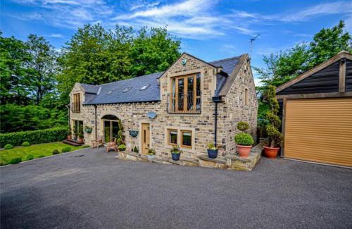Fenay Bridge House | Bradley Manor, Cosy Retreat For Families & Friends