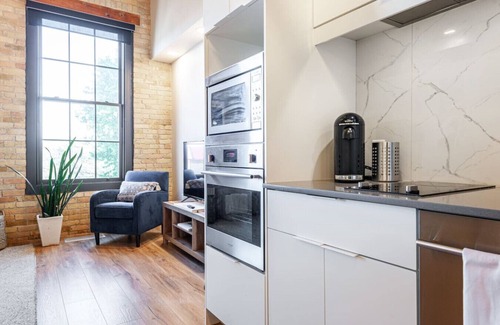 Stratford Apartment | Bradshaw Lofts: The Storyteller