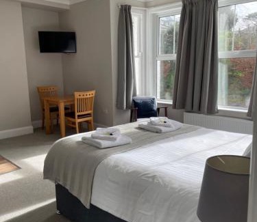Maenporth House | Braemar