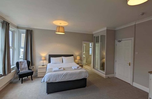 Maenporth House | Braemar