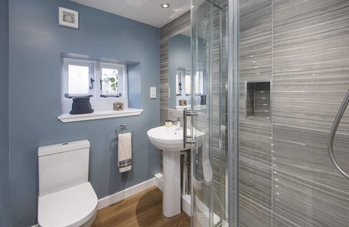 West Linton Cottage | BRAEMAR- Pretty village location close to Edinburgh attractions, cosy pub nearby