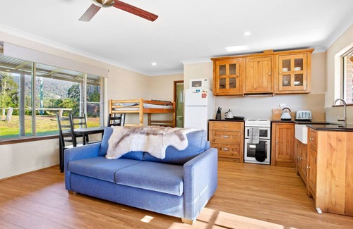Central Tilba Cabin | Braeside Cabin One - Pinkwood