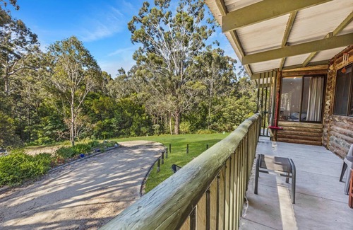 Lakes Entrance House | Braeview: Sitting among the tree tops in a peaceful bush setting