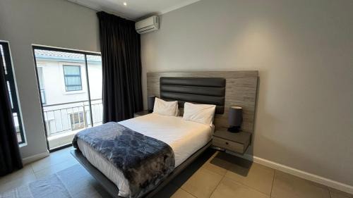 Greater Johannesburg Metropolitan Area Apartment | Braham Apartments - The Oasis 48B