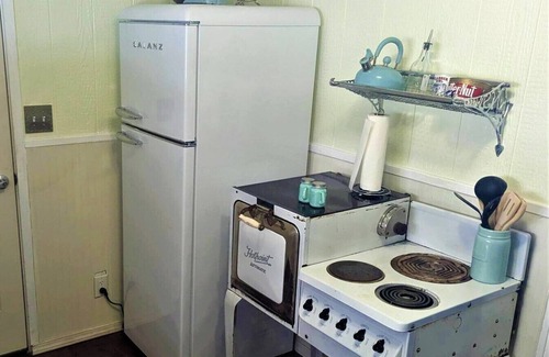 Westlake Cabin | Brakeman's Bay - Luxury Studio Vacation Rental - Wheelchair Accessible