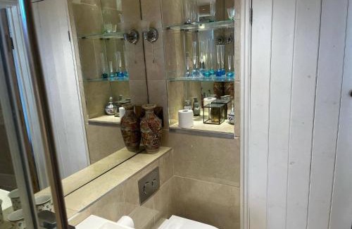 Turville House | Bramble Bank 'CartShed'-1 Bed Cottage-Sleeps 2