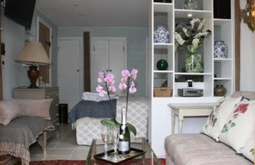 Turville House | Bramble Bank 'CartShed'-1 Bed Cottage-Sleeps 2