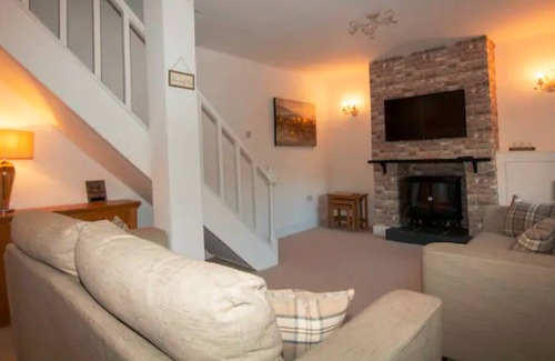 Blacon Cottage | Bramble Cottage, Cosy 2 Bed near Chester City & Zoo