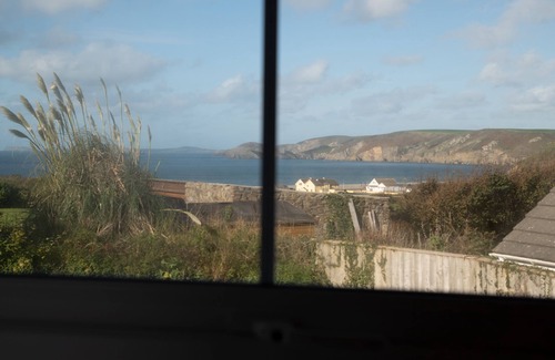 Roch Cottage | BRAMBLE COTTAGE, family friendly, with a garden in Newgale