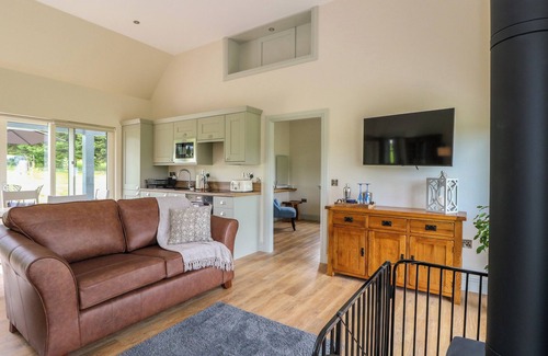 Murthly Cottage | BRAMBLE COTTAGE, pet friendly, luxury holiday cottage in Dunkeld