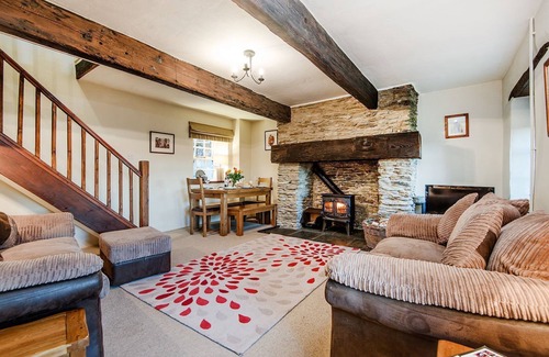 Boncath Cottage | Bramble Cottage - sleeps 6 guests in 3 bedrooms