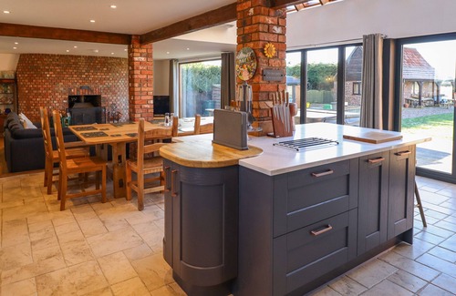 Spilsby House | BRAMBLEBERRY BARN, pet friendly, luxury holiday cottage in Spilsby