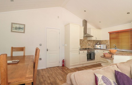 Puxton Cottage | BRAMLEY LODGE, family friendly, luxury holiday cottage in Hewish