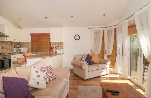 Puxton Cottage | BRAMLEY LODGE, family friendly, luxury holiday cottage in Hewish