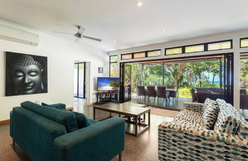 Bramston Beach House | Bramston Beach - Premium Holiday House