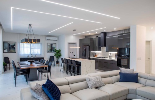 Discovery Bay Villa | BRAND NEW modern waterfront luxury mansion
