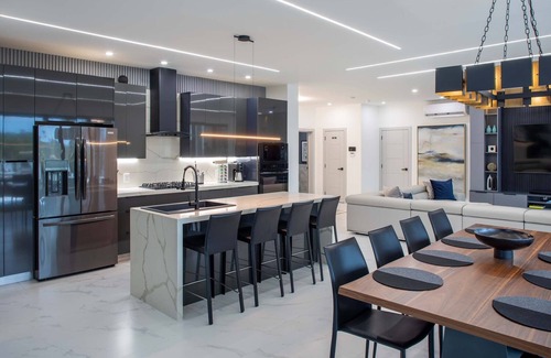 Discovery Bay Villa | BRAND NEW modern waterfront luxury mansion