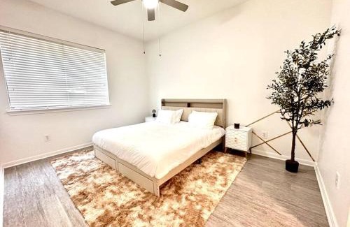 Montrose Apartment | Brand new 1 bed apt in the heart of Midtown