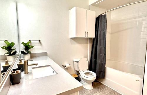 Montrose Apartment | Brand new 1 bed apt in the heart of Midtown