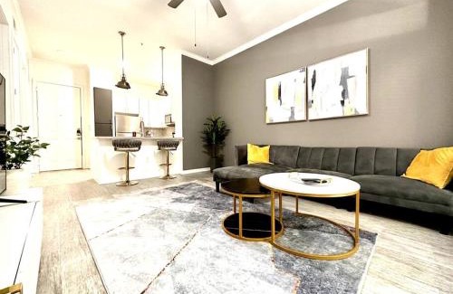 Montrose Apartment | Brand new 1 bed apt in the heart of Midtown