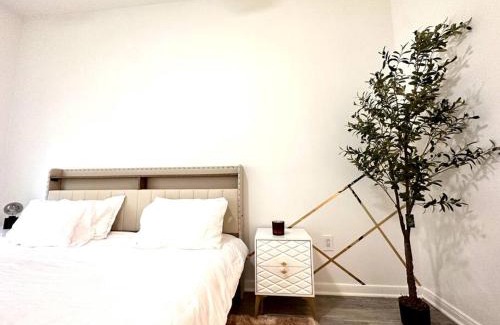 Montrose Apartment | Brand new 1 bed apt in the heart of Midtown