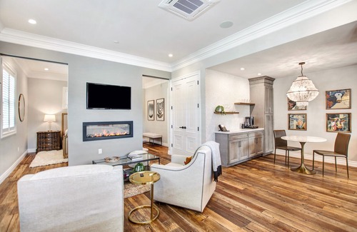 Sonoma House | Brand New 1 Bedroom Luxury Bungalow steps from Sonoma Plaza