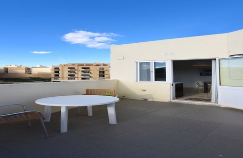 Marsalforn Apartment | Brand new 1 bedroom penthouse by the sea