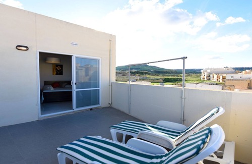 Marsalforn Apartment | Brand new 1 bedroom penthouse by the sea