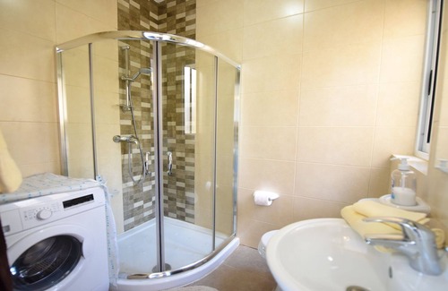Marsalforn Apartment | Brand new 1 bedroom penthouse by the sea