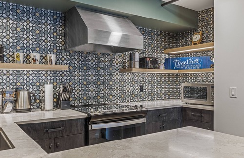 Cougar Creek Apartment | Brand New 15 ppl unit in Camore, w/Mountain View