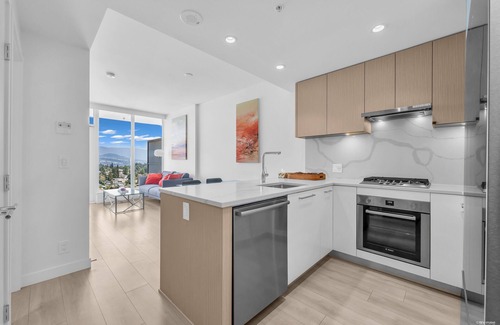 Coquitlam Apartment | Brand New 1B+1B Condo/Clark
