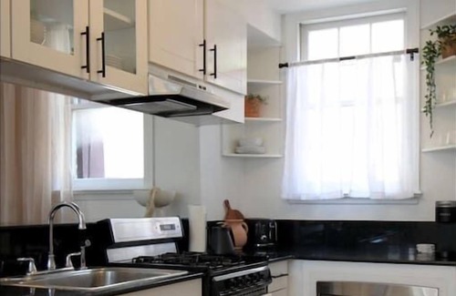Rittenhouse Row Apartment | Brand New 1bdr Rittenhouse Sq. Hosted By StayRafa