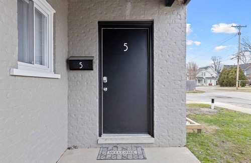 Mount Clemens Apartment | Brand New 1BR Flat | Clean & Cozy King Suite