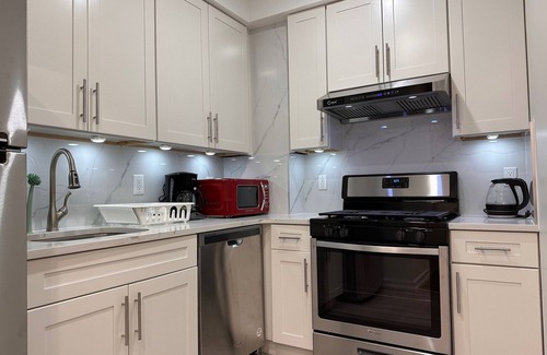 Queens Apartment | Brand New 1br - Linens Wi-Fi 4th fl