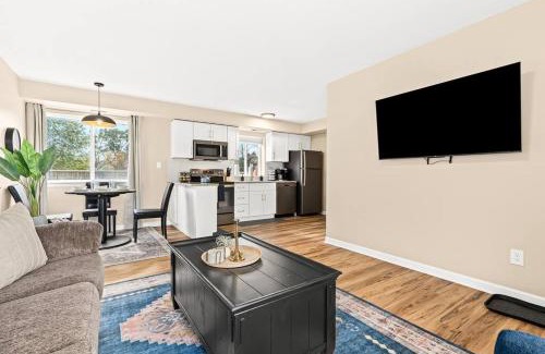 Roseville Apartment | Brand New! 1BR Lower Flat near Downtown Roseville