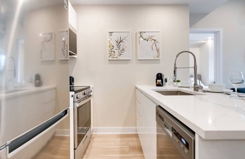 Plateau Mont Royal Apartment | Brand New 1BR with Sofa Bed with Roof Top in MTL -36