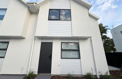 Phillipstown House | Brand New 2 Bed Near CBD With Parking