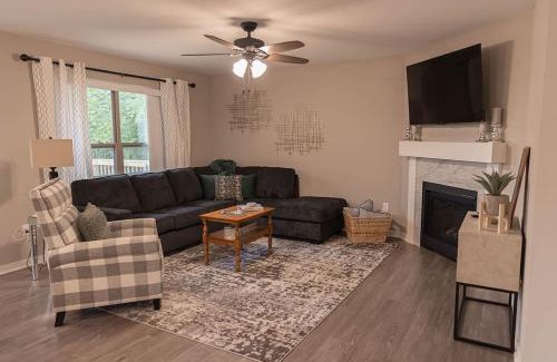 Loves Park House | Brand New 2 Bed with Office