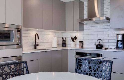 Kelowna Central Business District Condo | Brand New 2 Bedroom Condo Breathtaking Views