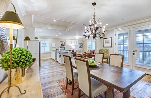 Sonoma House | Brand New 2 Bedroom Master Suites with Chefs Kitchen Steps to Sonoma Plaza