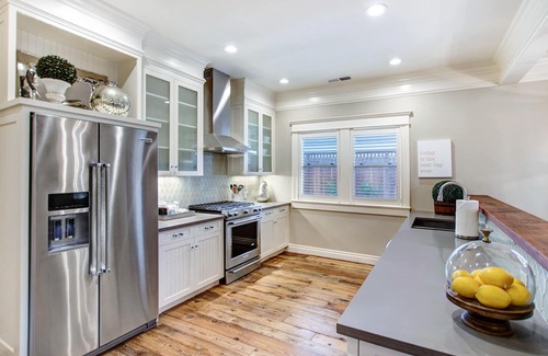 Sonoma House | Brand New 2 Bedroom Master Suites with Chefs Kitchen Steps to Sonoma Plaza