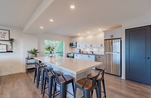 Beamsville Condo | Brand new 2 bedroom suite in the heart of Beamsville’s wine route