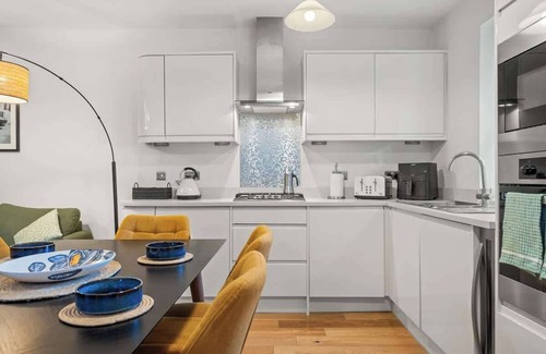 Munster Apartment | Brand NEW 2 BR Fulham Apt Nr Tube Station COZY