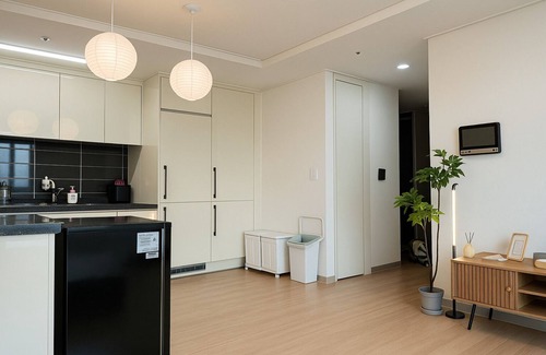 Songdo Apartment | Brand-New 20F 2BR 646sq.ft 2min to Hyundai Outlet& Triple St. Gym,2Free Parking