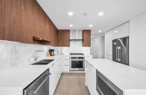 Burnaby Apartment | Brand New 2B+2B Condo/Parkn