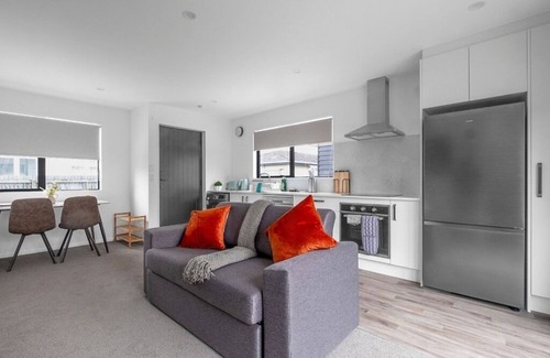 Phillipstown House | Brand New 2BD Home with Parking in city