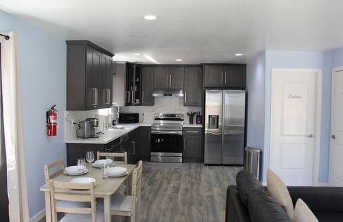 Northside House | Brand New 2Bed/2Bath Guesthouse w/Parking, Laundry, 1G net in San Jose Downtown